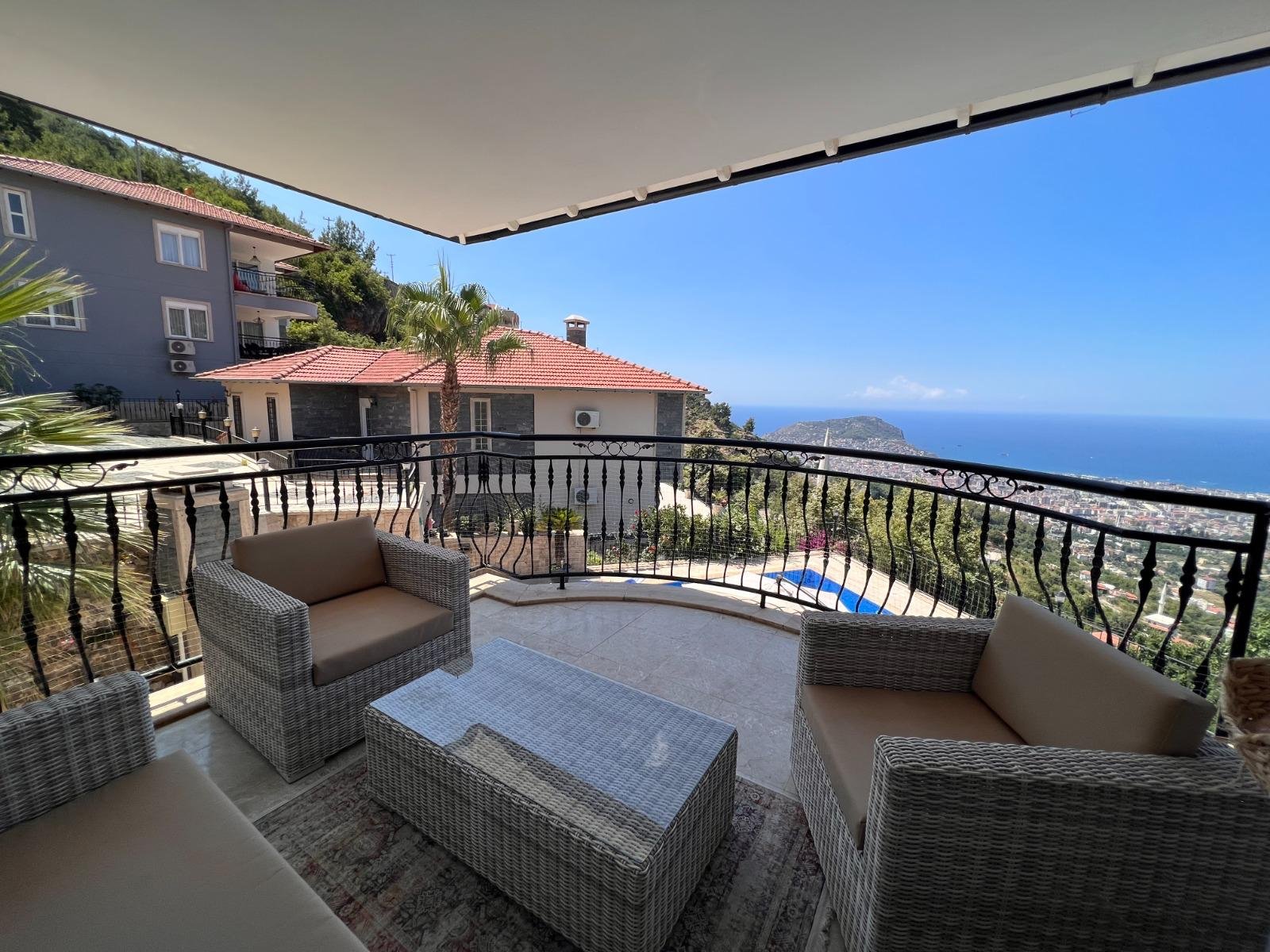 Balkon mit Meerblick der Villa Alanya