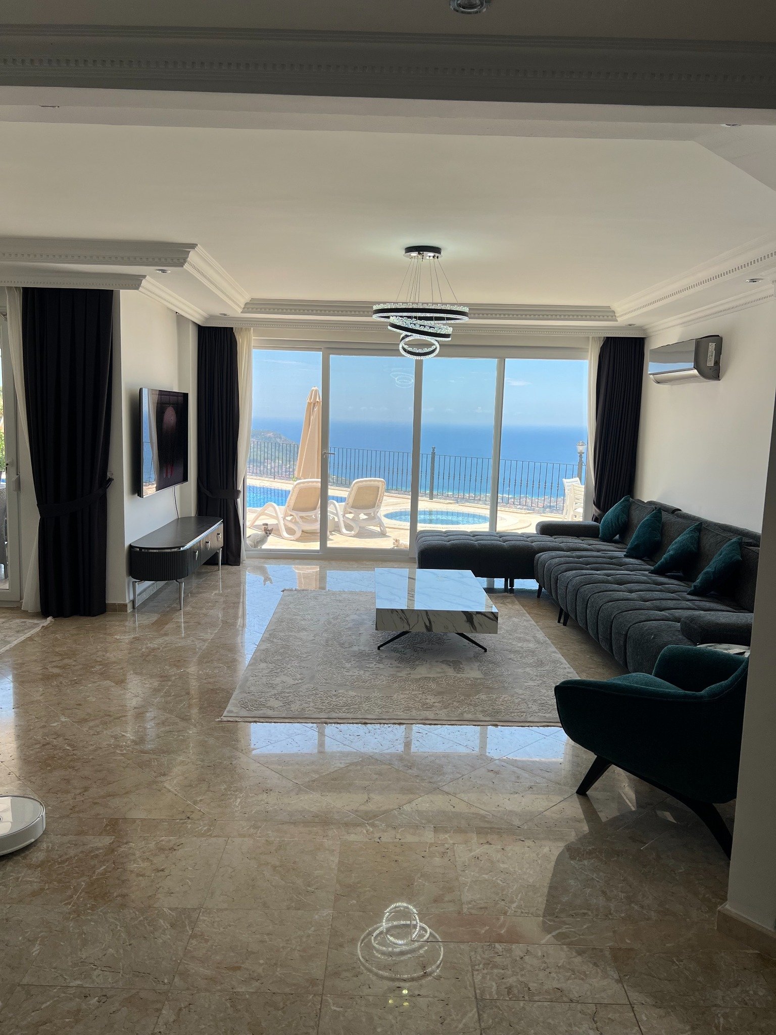 Wohnzimmer mit Meerblick – Privatvilla kaufen Alanya Bektaş